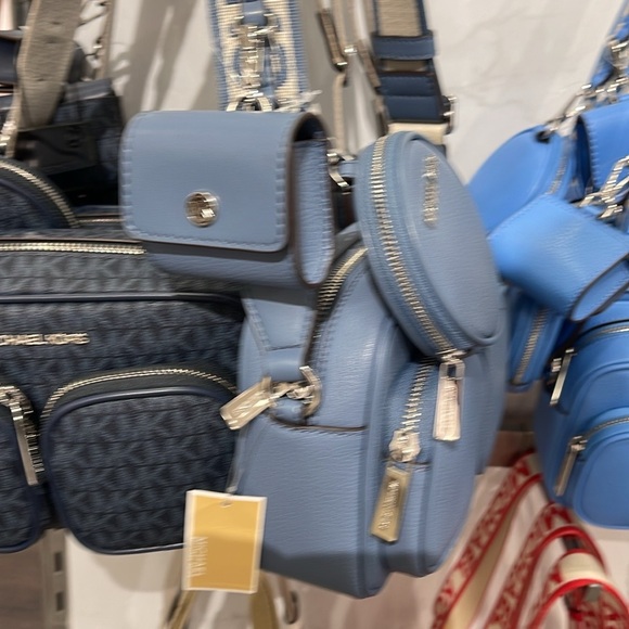 Michael Kors Jet Set Md Leather Crossbody Bag with Case for Apple Airpods Pro® - Picture 9 of 16